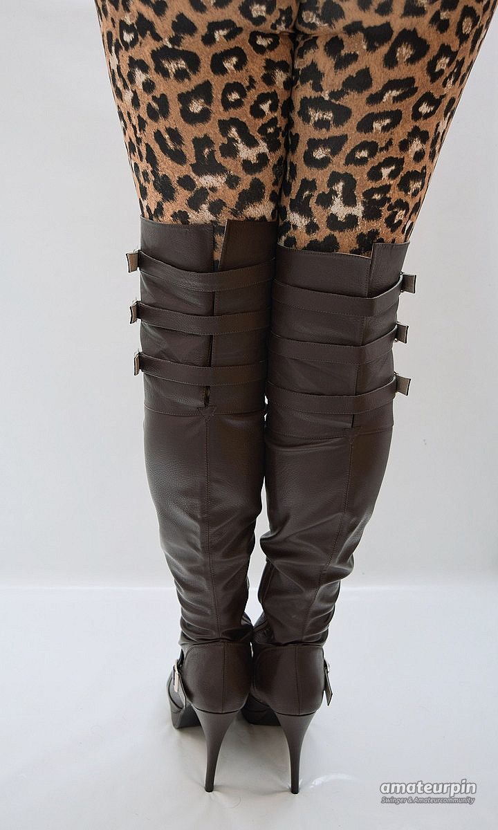 Braune Leder Tight overknee high boots Galeriebild