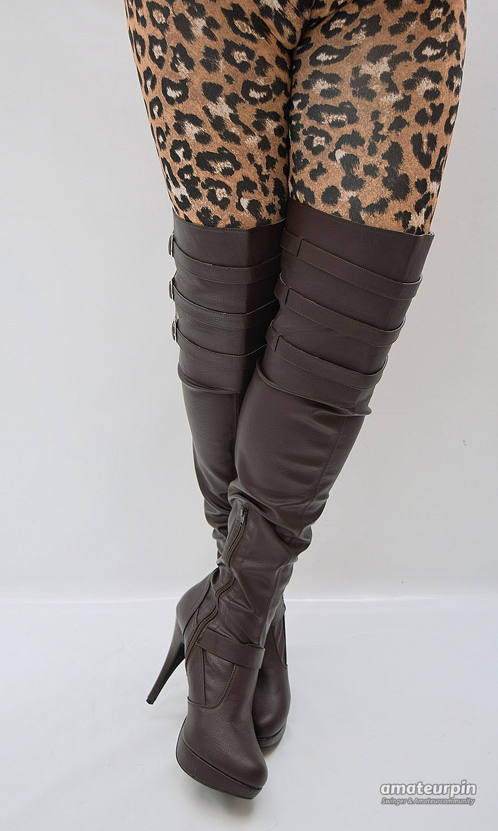 Braune Leder Tight overknee high boots Galeriebild