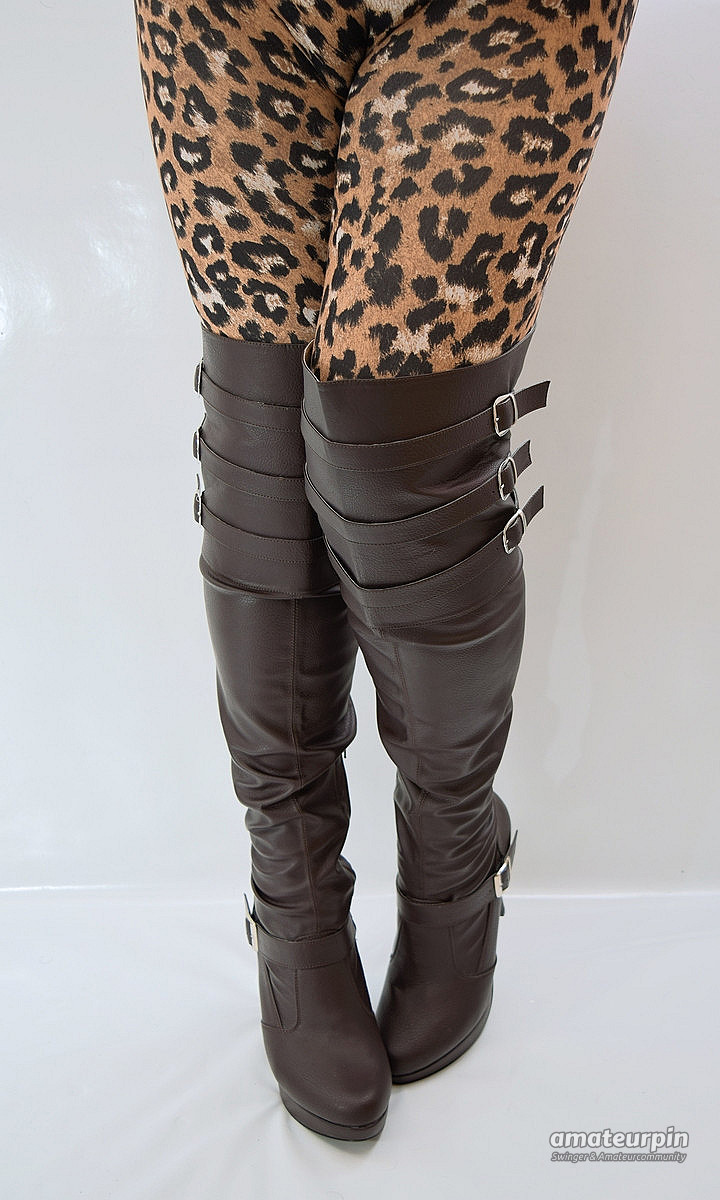 Braune Leder Tight overknee high boots Galeriebild