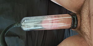 24 jähriger Jungschwanz mit Penispumpe First Thumb Image