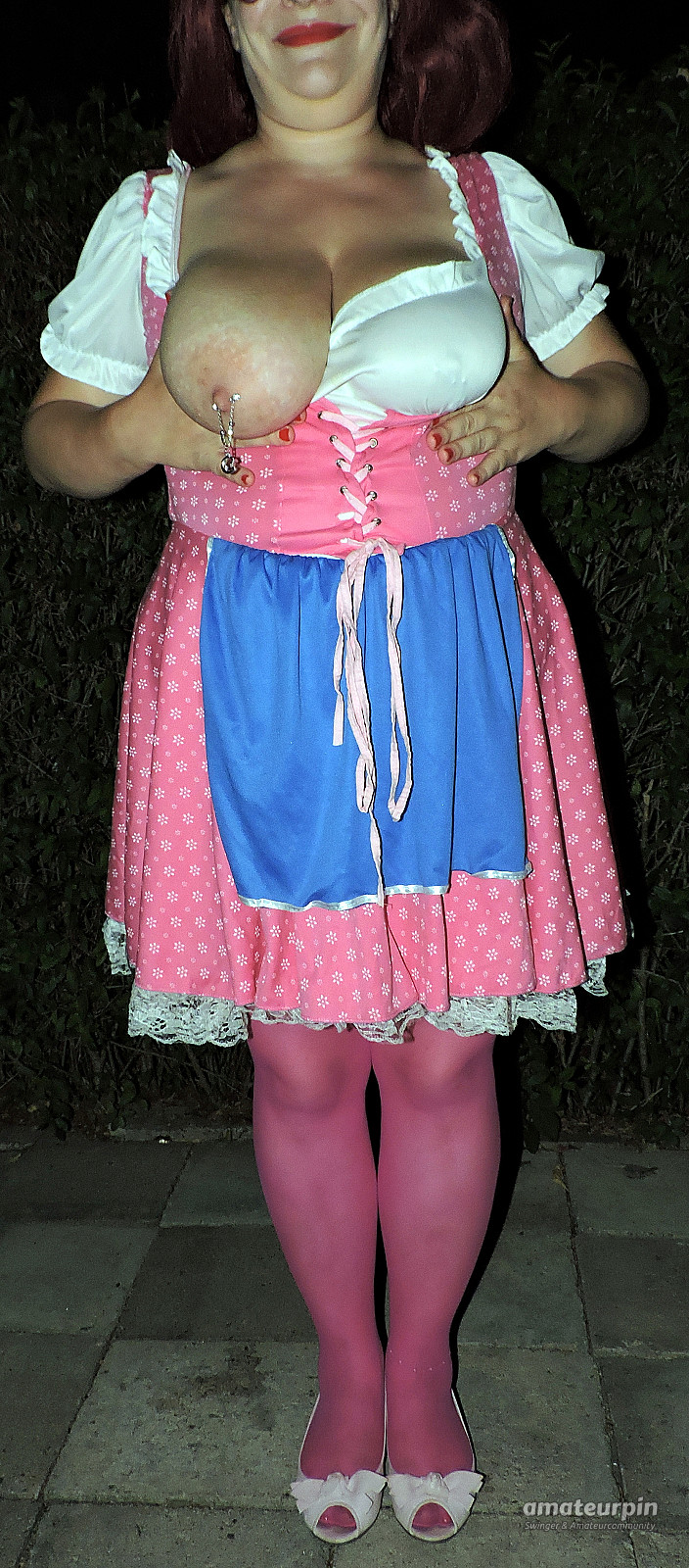 Sexy in pink mit Dirndl Galeriebild