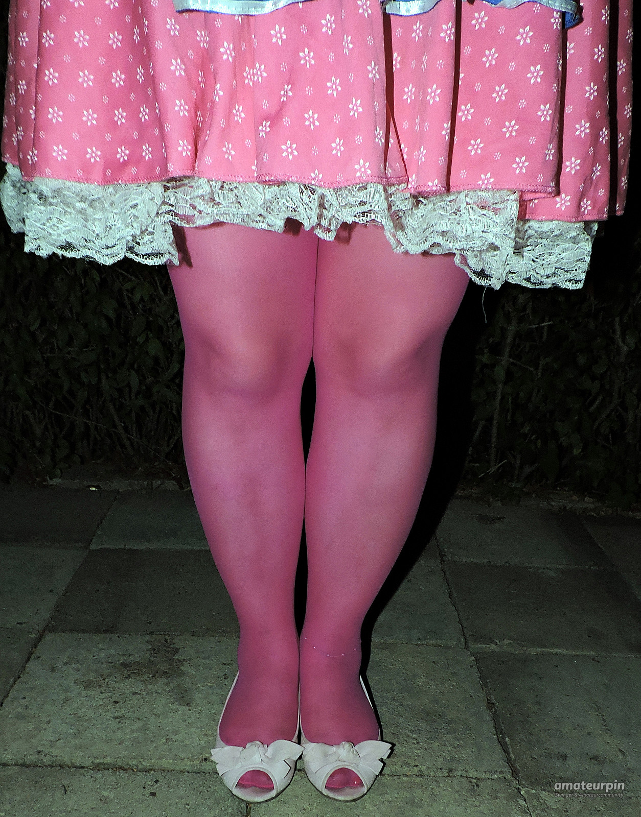 Sexy in pink mit Dirndl Galeriebild