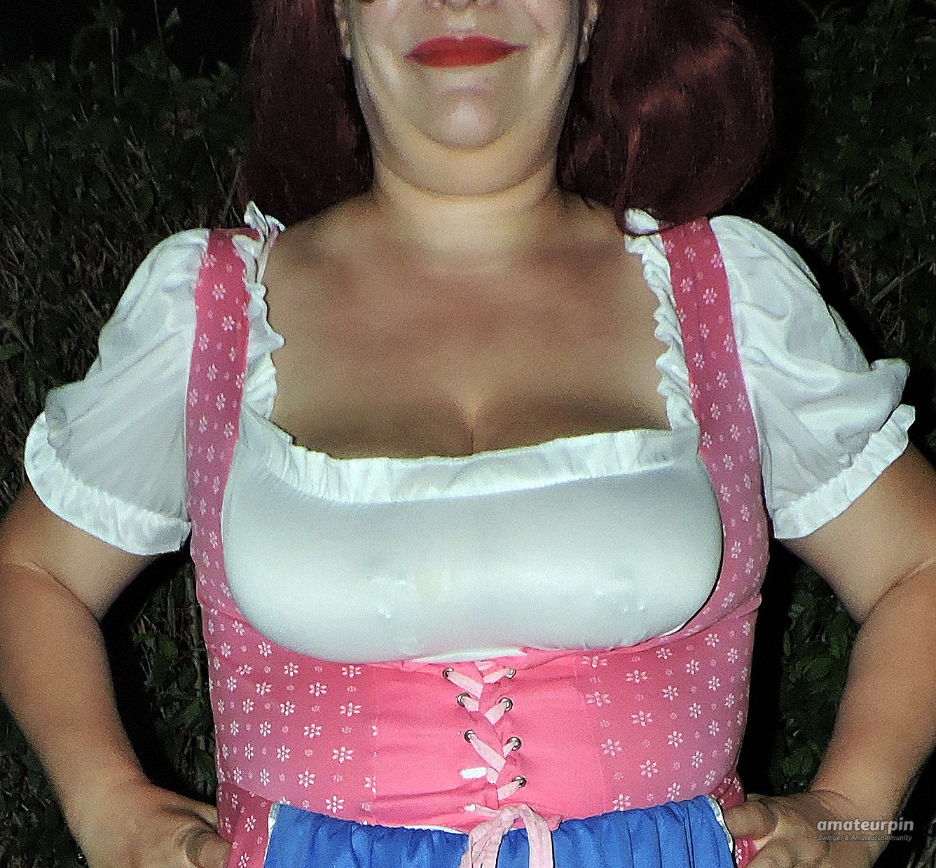 Sexy in pink mit Dirndl Galeriebild