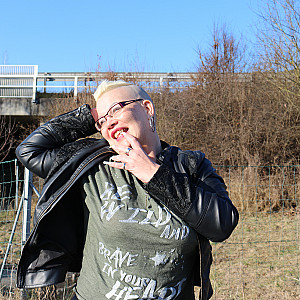 Wet Leggings an der Autobahn nach Linz Galerie