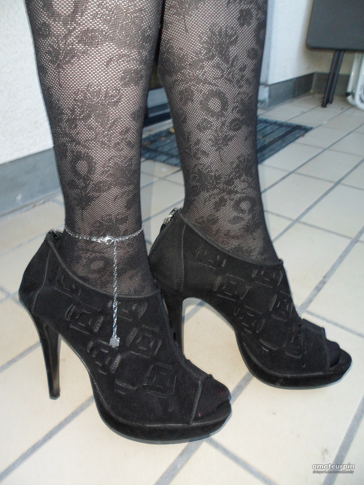 New pantyhose with peeptoes gallery image