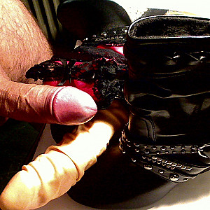 Mixed cock-fun - Outdoor + Lingerie + Leather Galeriebild