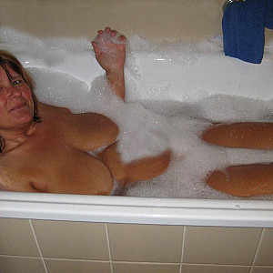 In the tub gallery image