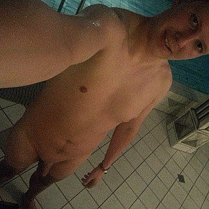 First image of Henry_27's Gallery - Nude in the motelpool