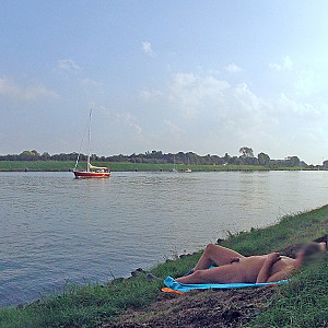 nackig am Nord Ostsee Kanal Galerie