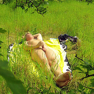 Sunbath in the gras gallery image