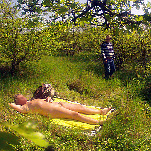 Sunbath in the gras gallery image