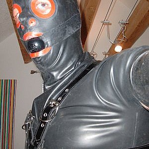 Ich in Latex Galeriebild