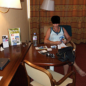 a Hotelroom 1 gallery image