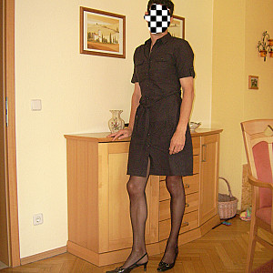 First image of Uwe_in_Fsh's Gallery - Surprise under my dress