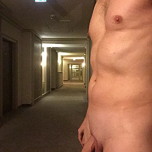 Nackt im Hotel... Galerie