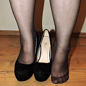 High Heels and black Pantyhose Galeriebild