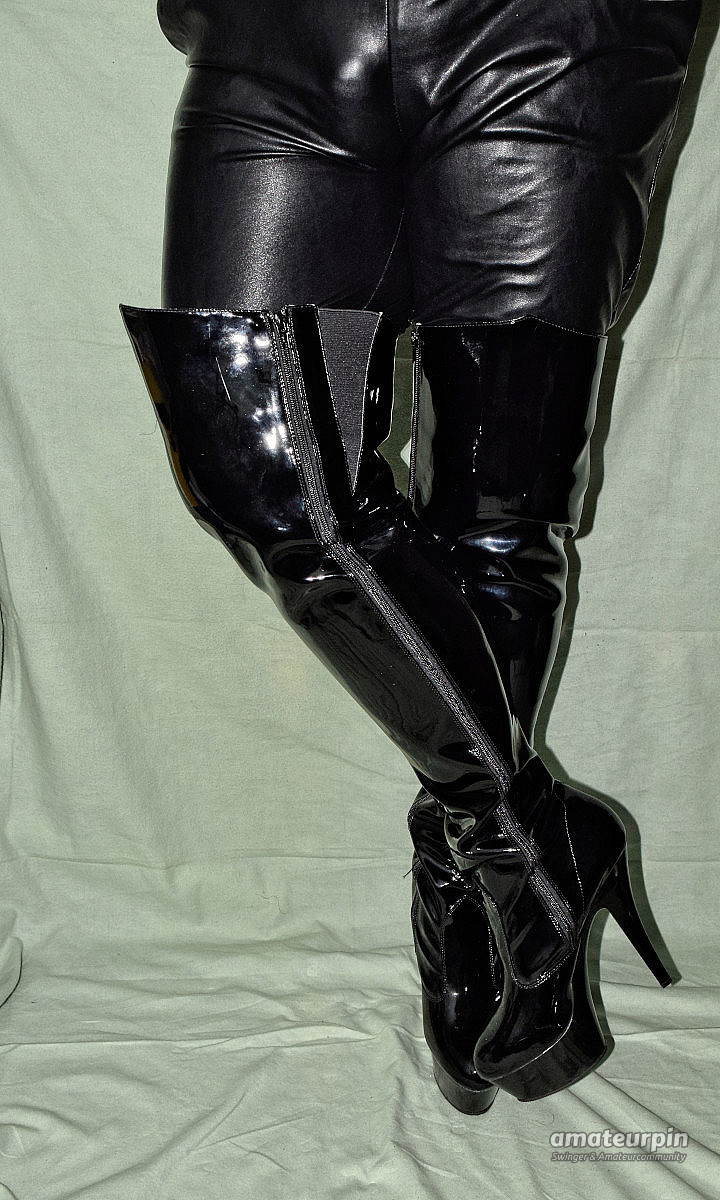 Leather and plateau boots gallery image