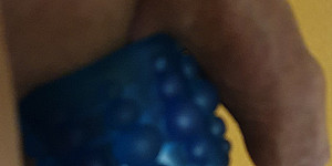 Gummimuschi gefickt mit Ballstretcher First Thumb Image