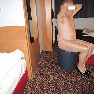 slave in the hotelroom 45 gallery image