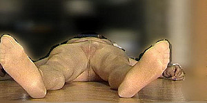 Sklavenarsch und Genitalien in Strumpfhose First Thumb Image