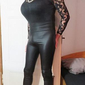 Tanja in Leggings-Fieber Galerie