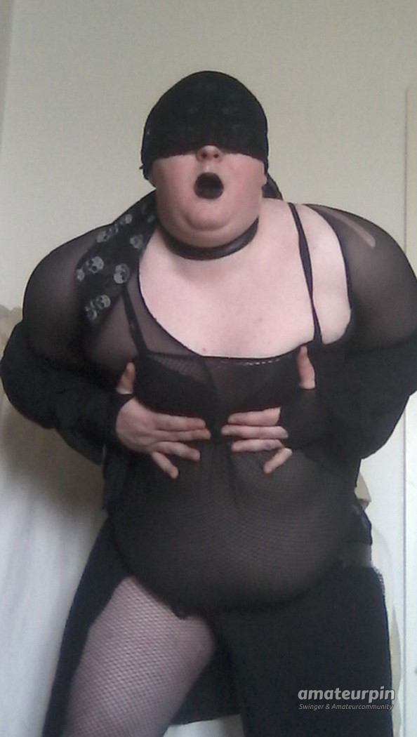 Chubby Tranny Goth Galeriebild