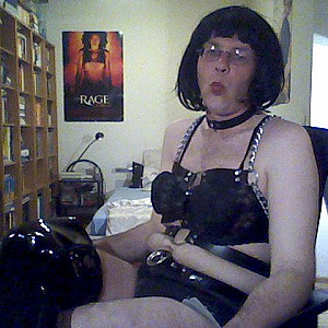 First image of NutteMandy's Gallery - me in the harness and boots