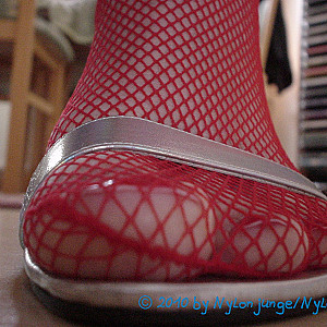 First image of nylonjunge's Gallery - The red netpantyhose