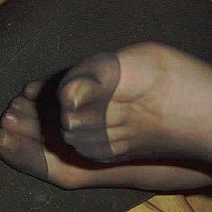smelling feet Galerie