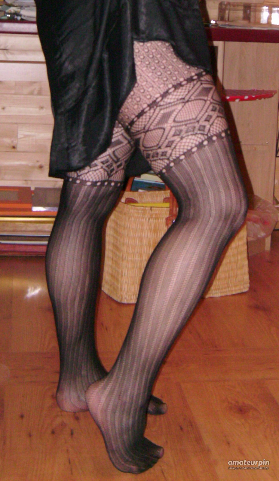 Eve en collants et bas Galeriebild