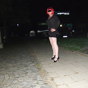 First image of Nylonschlampe75's Gallery - me on parkingzone