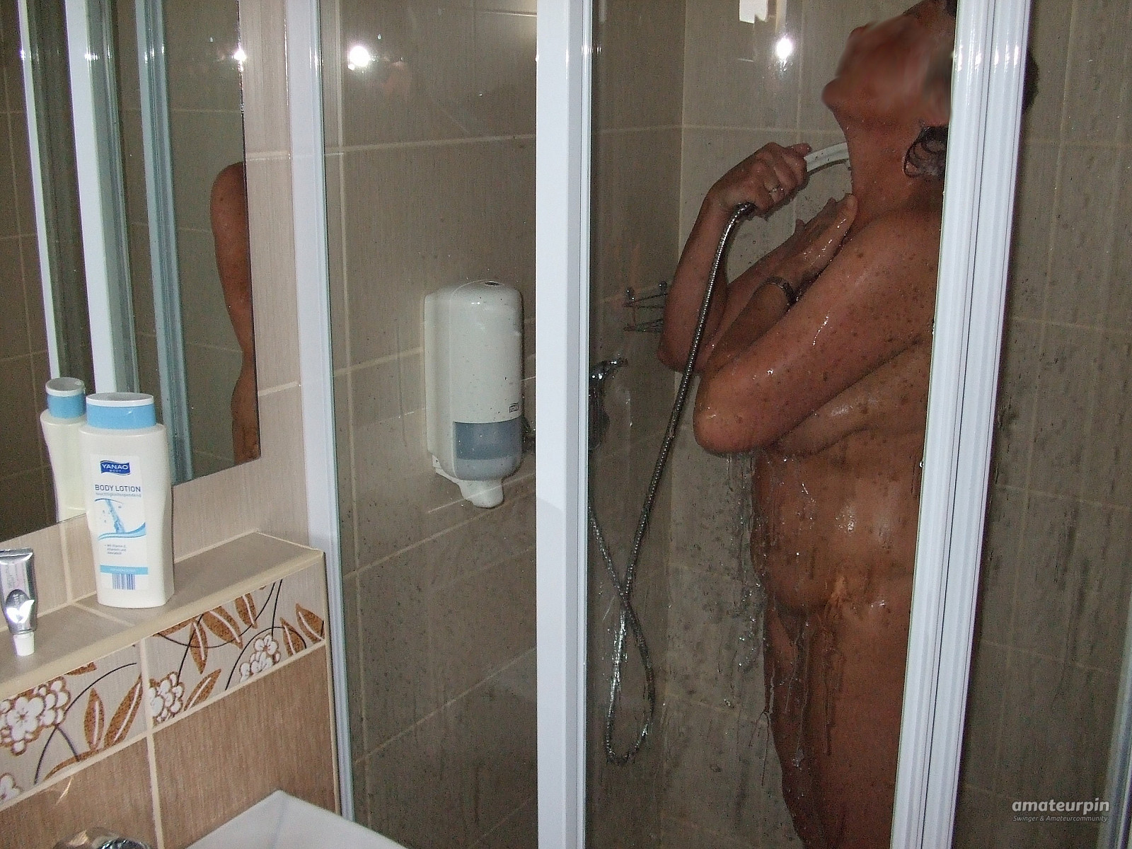 showering 2 gallery image