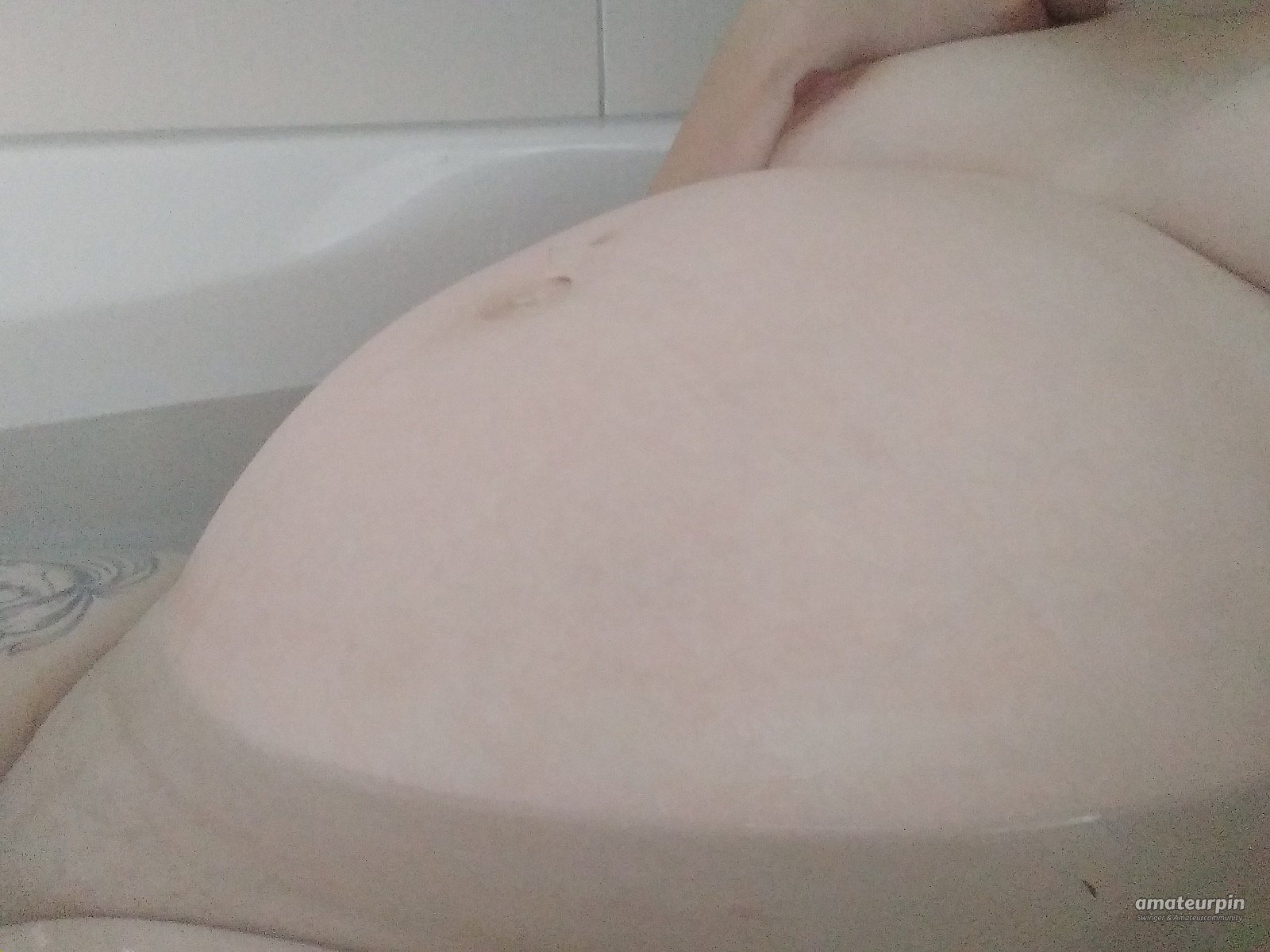 pregant taking a bath gallery image