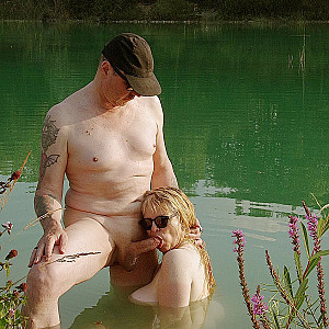 Das erste Bild von ChewMaus's Galerie - Letzter Blowjob im Baggersee