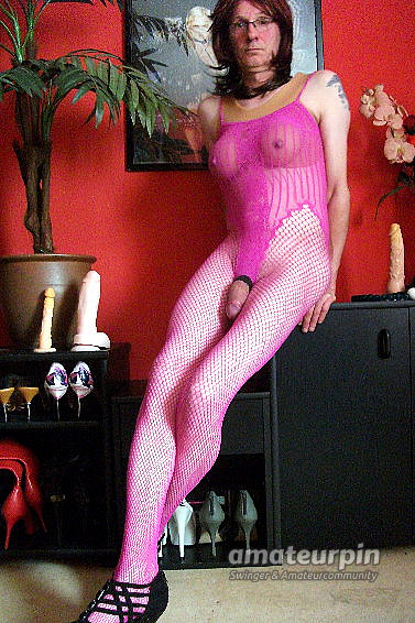 Pink Catsuit Galeriebild