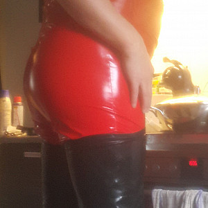 First image of tvheather's Gallery - horney latexgirl