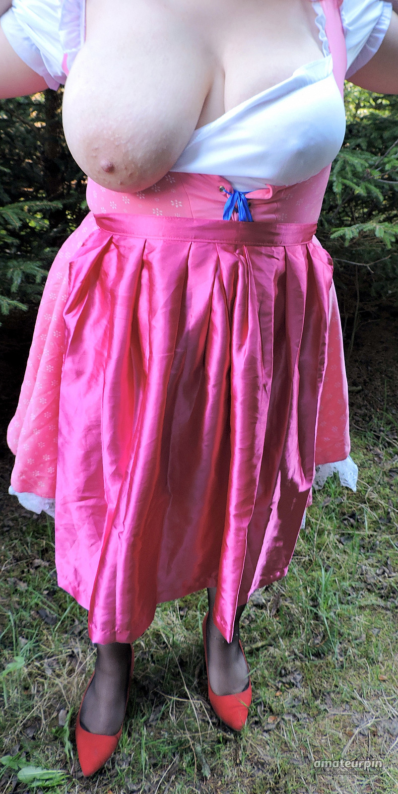 meine Maus im Pinken Dirndl Galeriebild