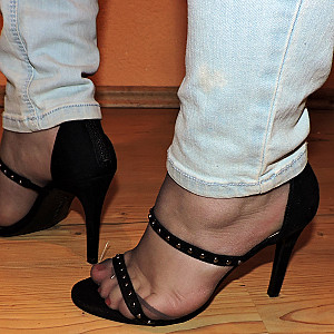 Das erste Bild von Paar0365's Galerie - Jeans, Nylons und sexy High Heels