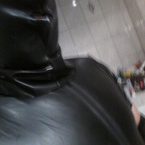 Ich in Latex Galeriebild