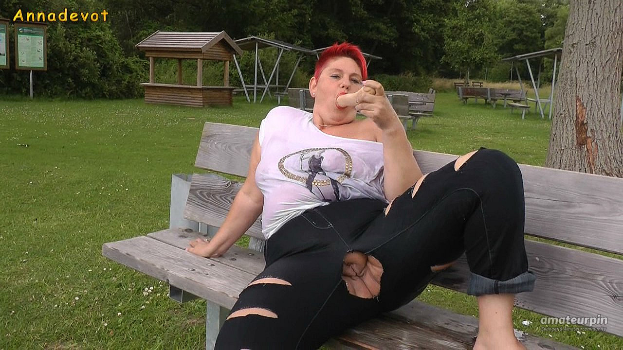 Mit RIPPED JEANS in den See Galeriebild