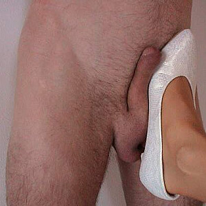 Cock Trampling mit Heels und ohne Heels Galeriebild