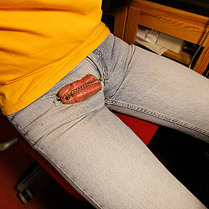 Das erste Bild von henrymcgre's Galerie - Jeans mit Schwanzkette