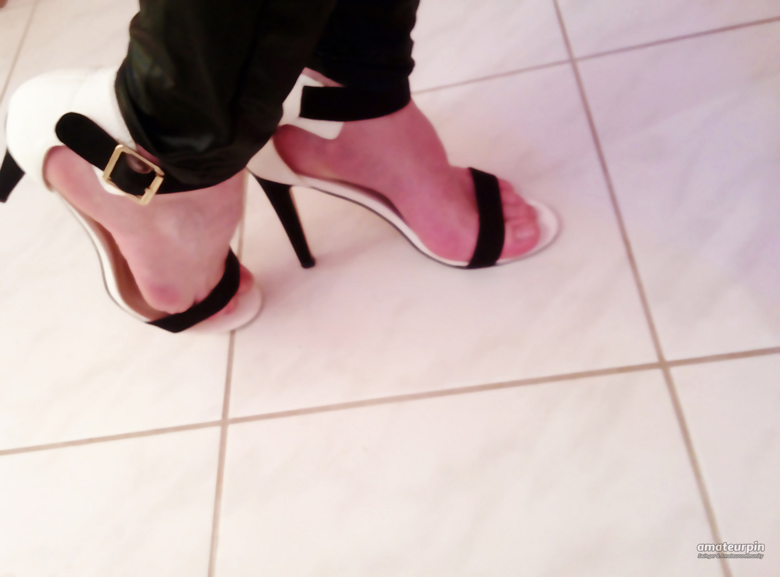 Neue Heels + Glanzleggings Galeriebild