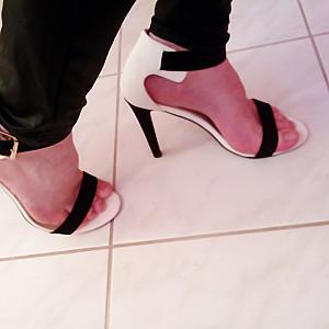 Neue Heels + Glanzleggings Galeriebild