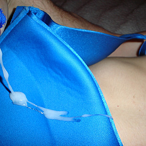 Blaues Spitzenpanty und BH Galeriebild