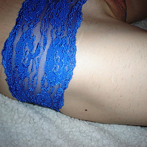 Blaues Spitzenpanty und BH Galeriebild