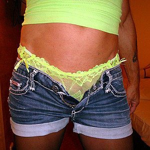 In sexy Hotpants! Teil 1 Galeriebild