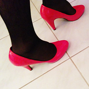 First image of demster21's Gallery - pink heels and nylons