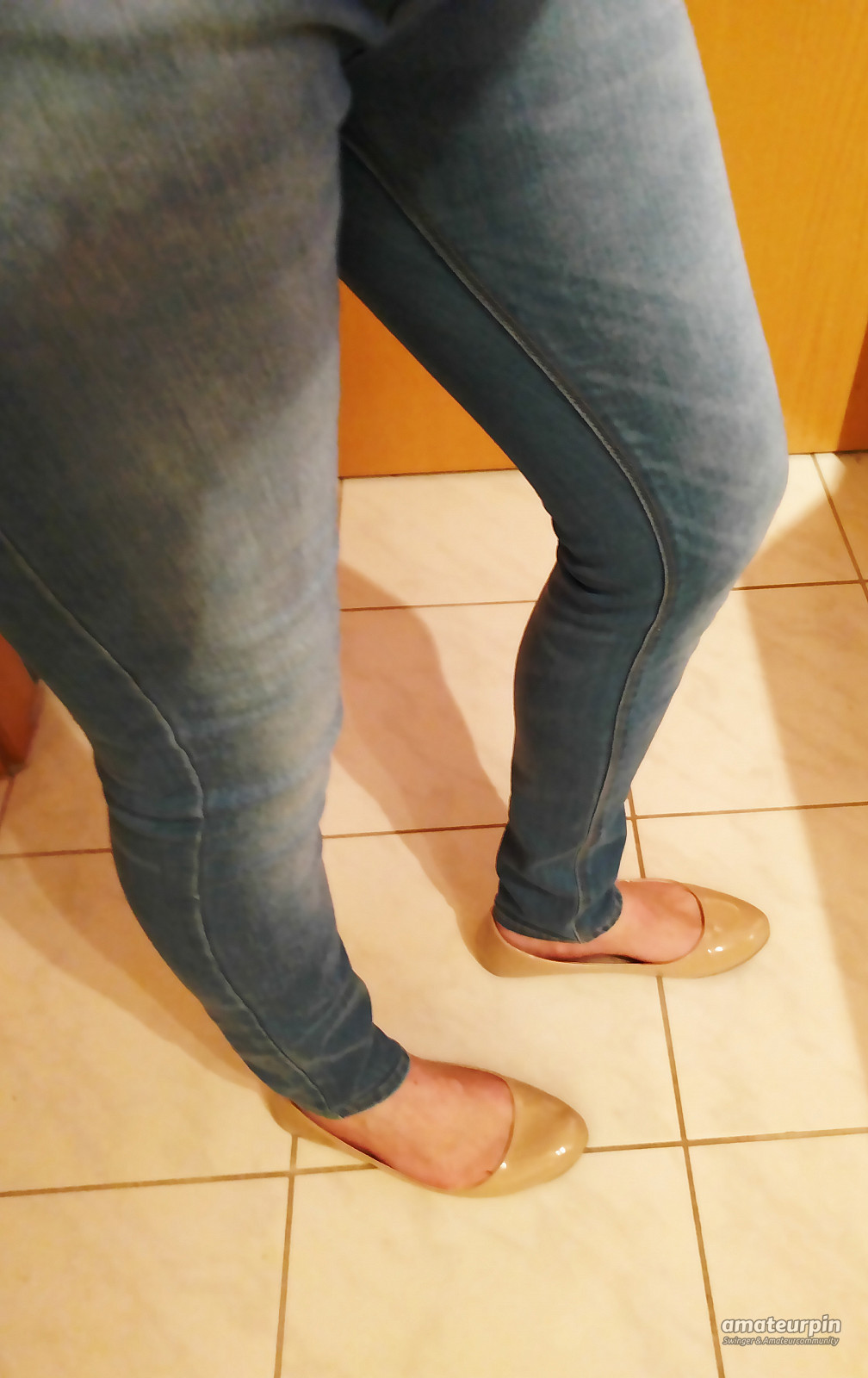 Heiße Skinny Jeans + neue Schuhe Galeriebild