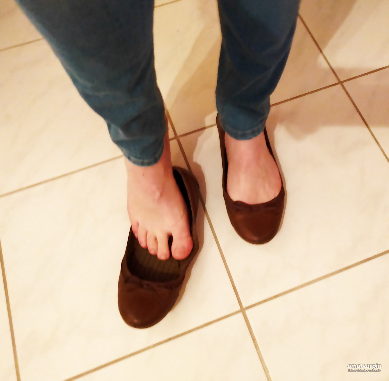 Heiße Skinny Jeans + neue Schuhe Galeriebild